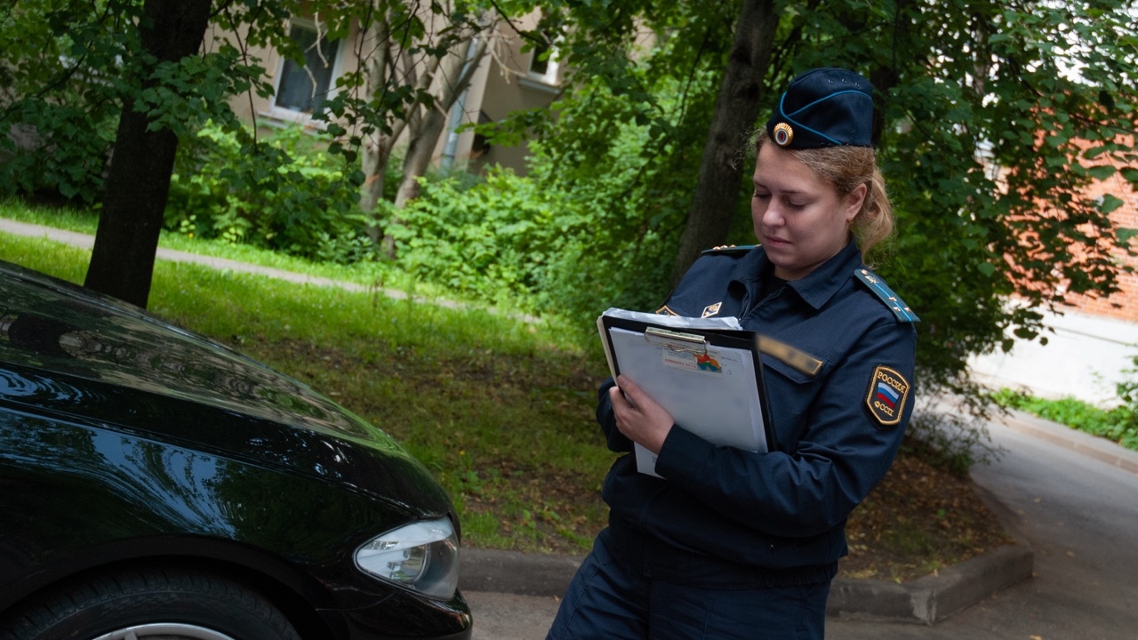 В Петербурге стало меньше наказанных за парковку на газонах