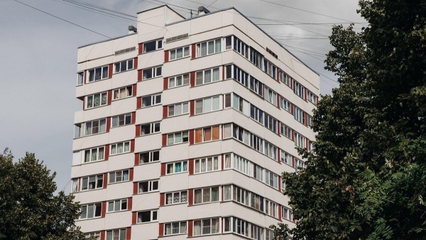 Капремонт дома‑«корабля» в Калининском районе завершли на 99%