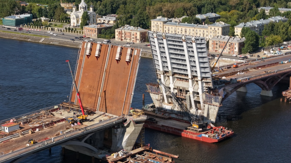 Большой Смоленский мост готовят к разводке