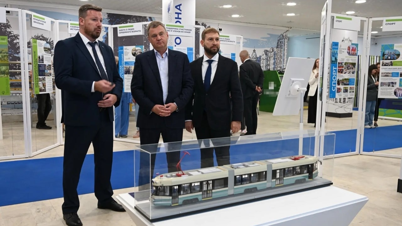 Транспорт Петроградского района показали на выставке достижений