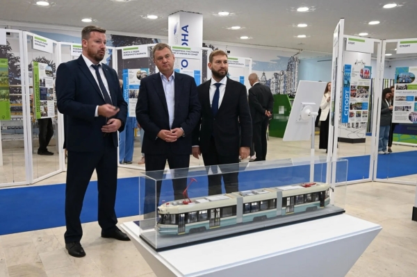 Транспорт Петроградского района показали на выставке достижений