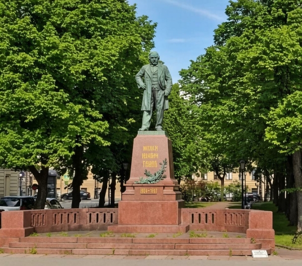 Памятник композитору Глинке в Театральном сквере Петербурга отреставрируют