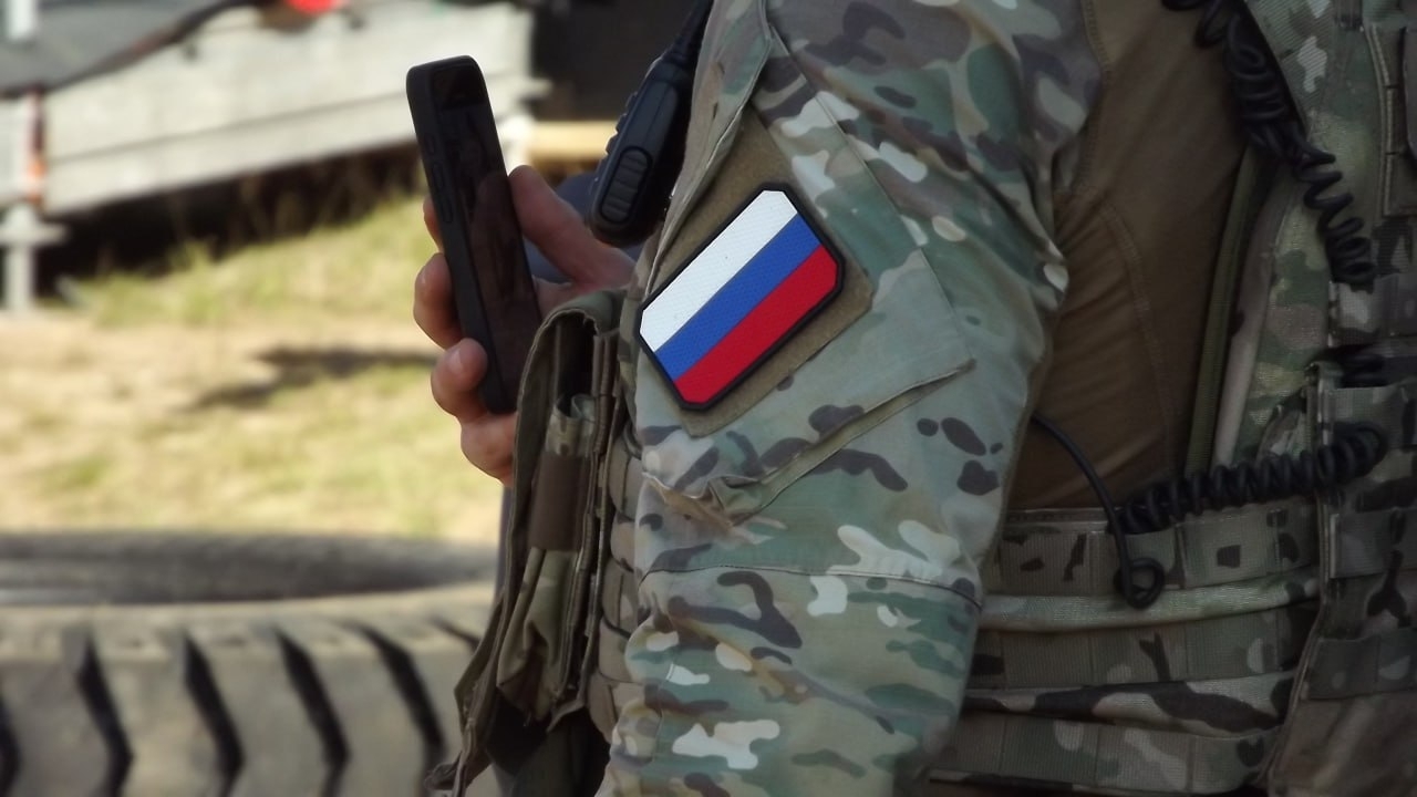 Петербуржцев поздравили с Днем офицера России