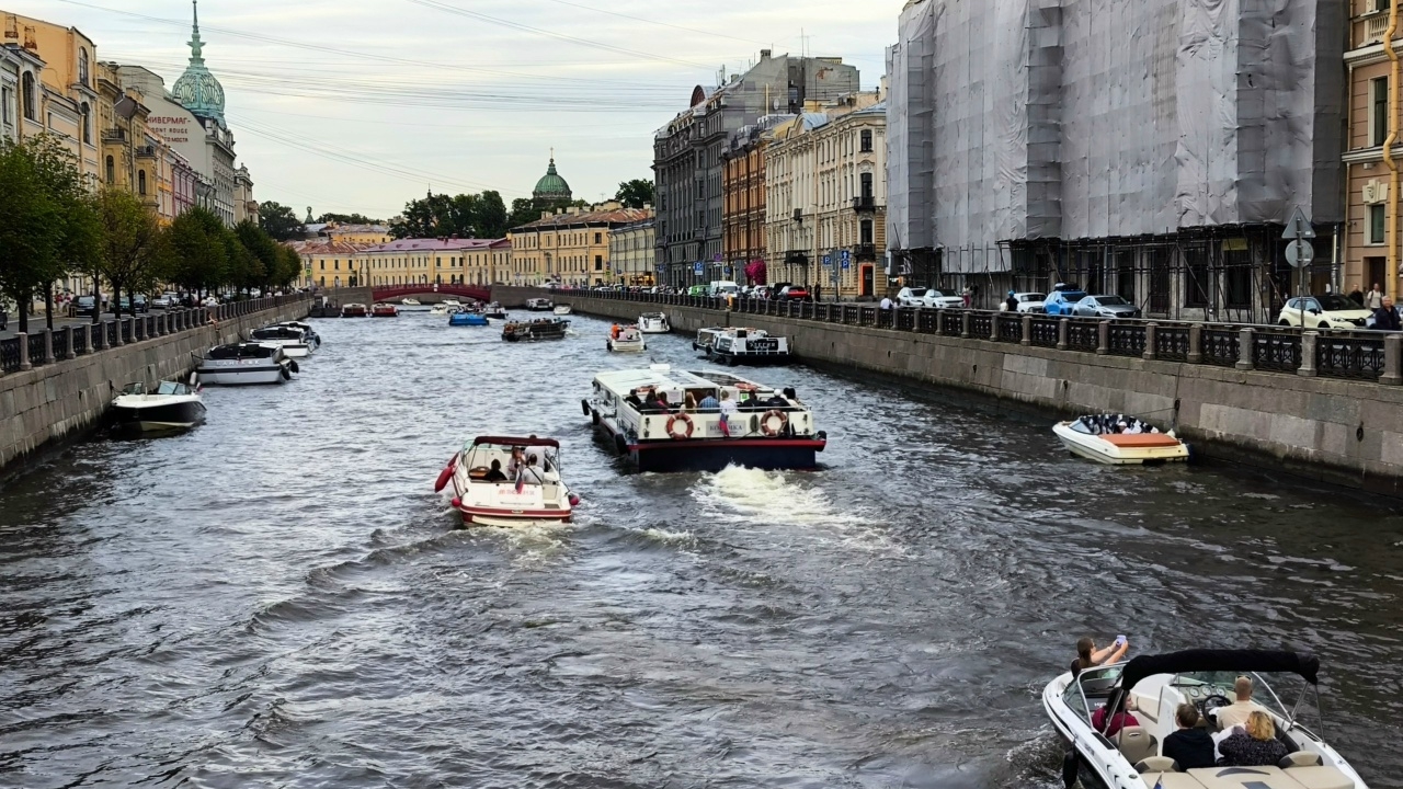 Туристы стали реже приезжать в Петербург отдыхать в выходные
