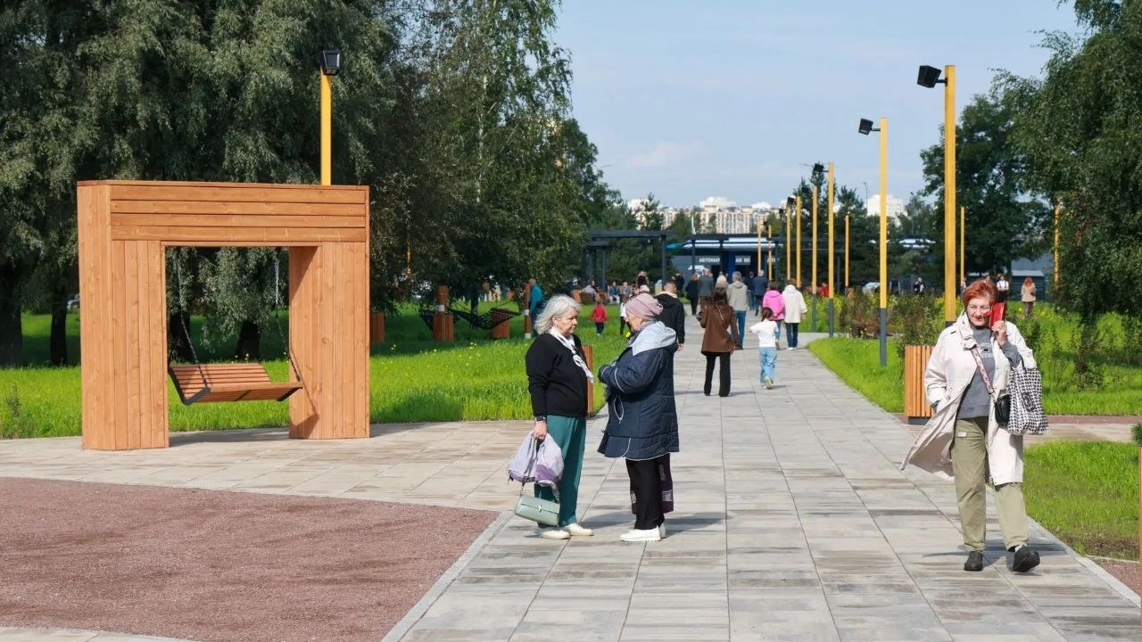Карпатский сквер открылся после благоустройства во Фрунзенском районе