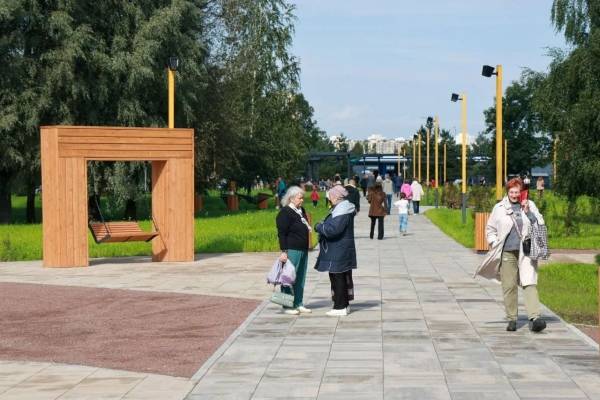 Карпатский сквер открылся после благоустройства во Фрунзенском районе