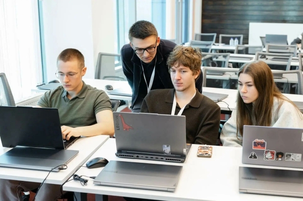 В Петербурге 50 студентов разработали ИИ-проекты для транспортной отрасли