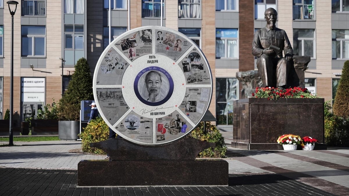 В Петербурге открыли обновленное общественное пространство с вьетнамскими мотивами