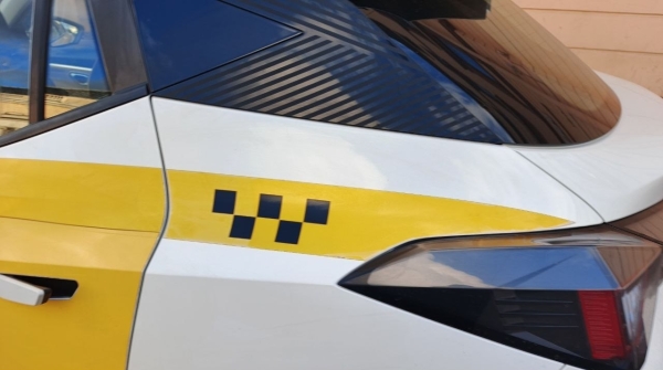 Таксопарк Петербурга увеличился на 13 тысяч авто с начала года
